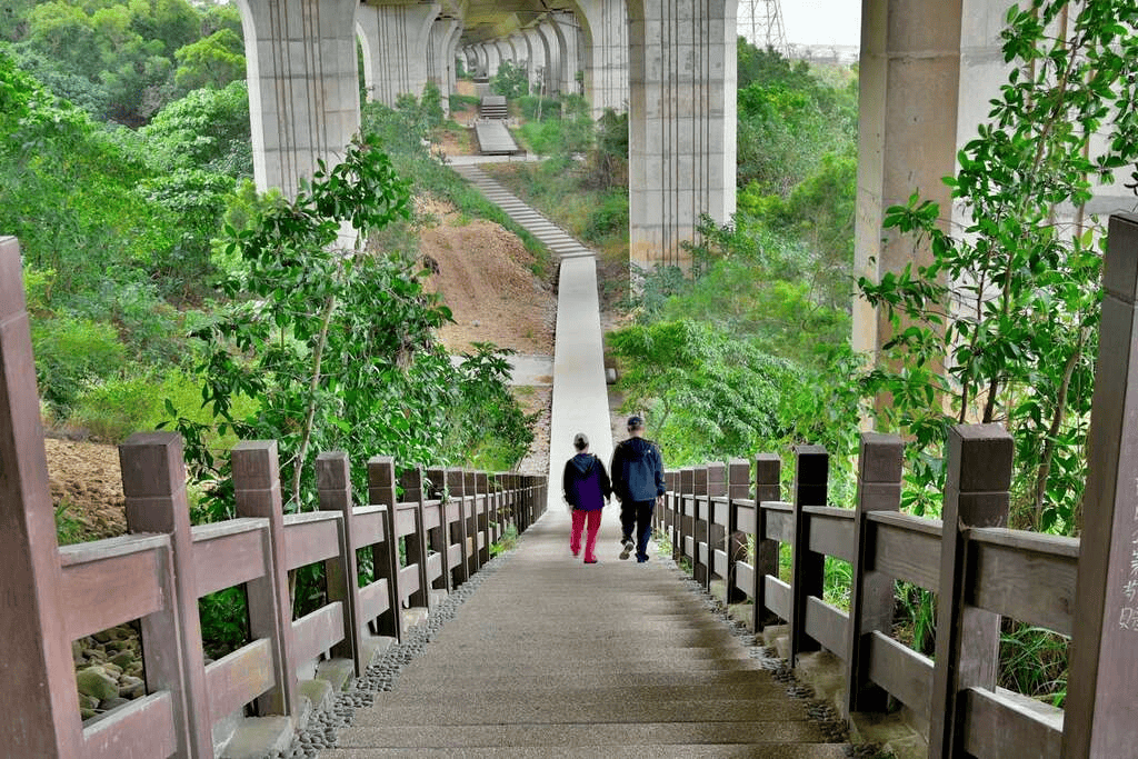 【2025台中網美景點】精選15+個實地走訪的夢幻拍照景點,連在地人都不知道的隱密約會地點大公開! 16 image 15